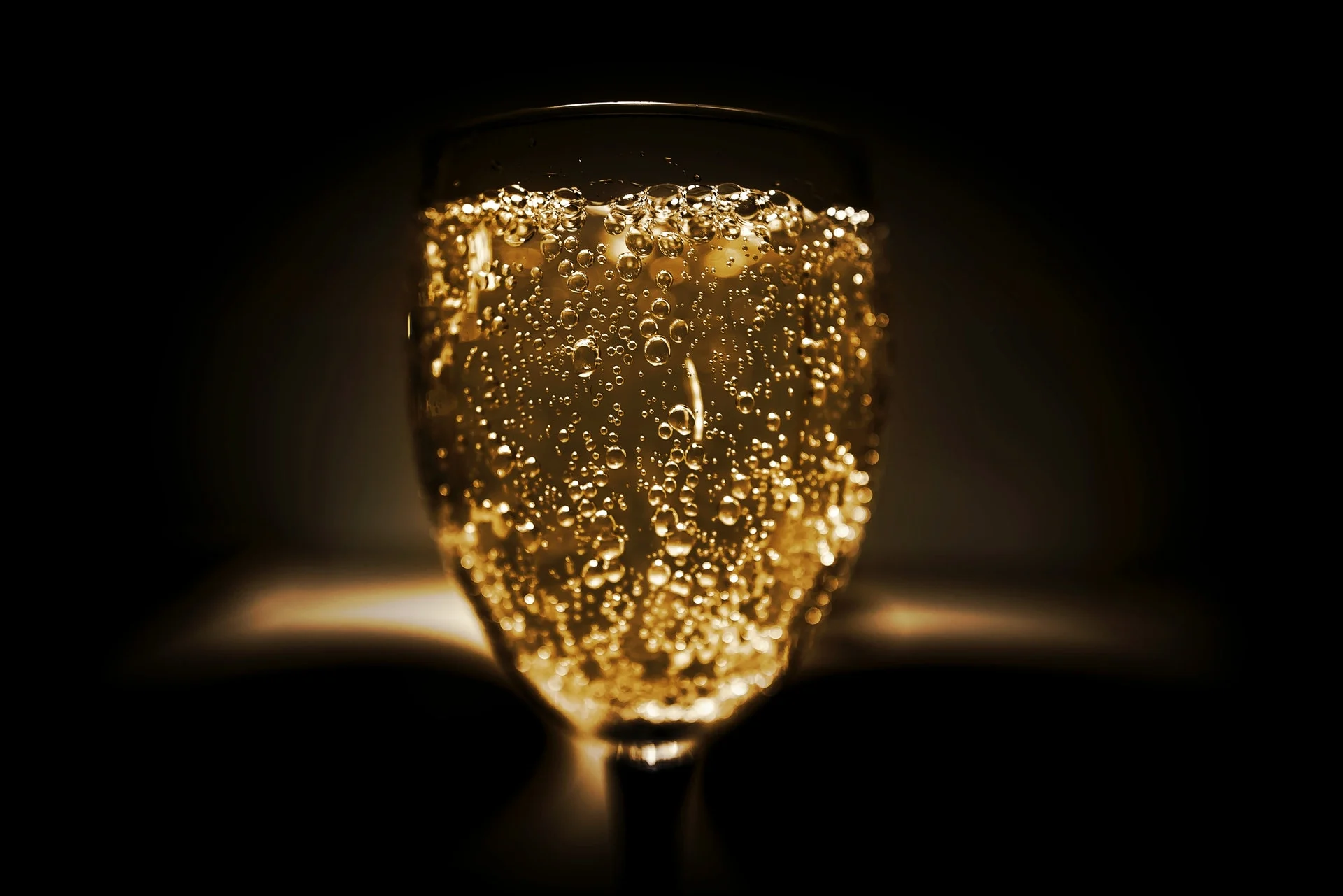 What Does “Perlage” Mean and Why Is It Important in Prosecco